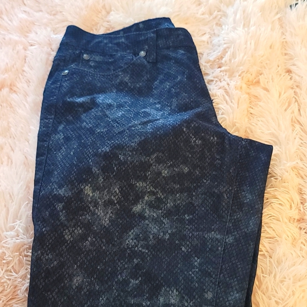 Women jessica simpson blue with gold illusions snake skin design size 30 skinny